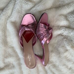Gucci Pink Heels with Elegant Knotted Design